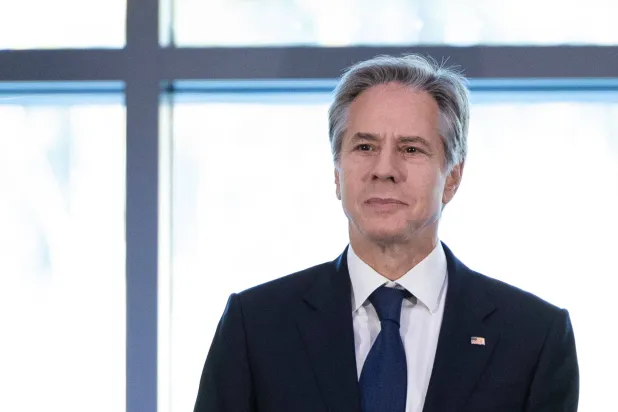 وزير الخارجية الأميركي أنتوني بلينكن يتحدث خلال حفل تشييد مبنى جديد على أحدث طراز في مركز جورج شولتز الوطني للتدريب على الشؤون الخارجية في معهد الخدمة الخارجية في أرلينغتون في فيرجينيا بالولايات المتحدة في 23 أكتوبر 2023 (أ.ف.ب)