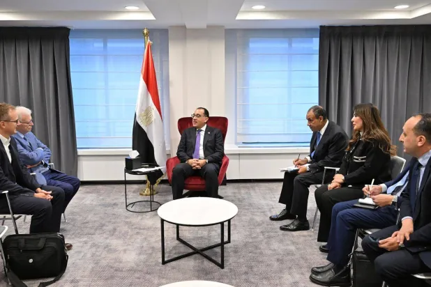 رئيس الوزراء المصري مصطفى مدبولي يجتمع بمسؤولي شركة «جادن دونل» البلجيكية لبناء وصيانة البنية التحتية البحرية (الشرق الأوسط)