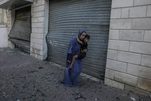 İsrail Gazze'de daha fazla bölgeye hava saldırısı düzenlerken Hamas Eylat'ı hedef aldı