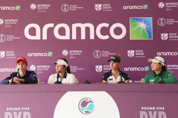 المصنفات العالميات خلال المؤتمر الصحافي اليوم في الرياض (الشرق الأوسط)