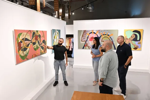 معرض مازن خداج في دبي بتوقيع مي الحاج (الشرق الأوسط)