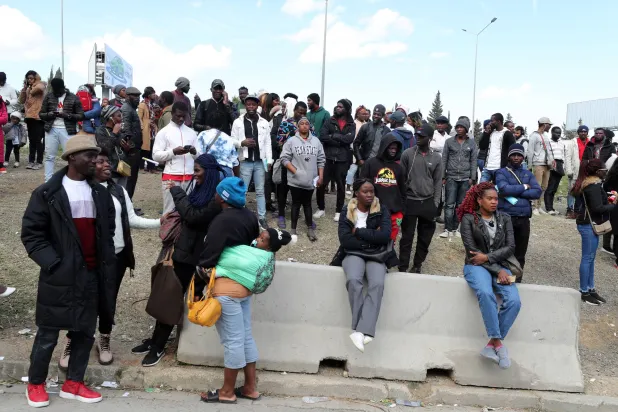 مهاجرون أفارقة في تونس (إ.ب.أ)