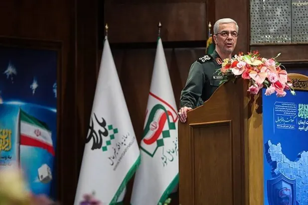 رئيس الأركان الإيراني يلقي كلمة في مراسم يوم الدفاع المدني (تسنيم)