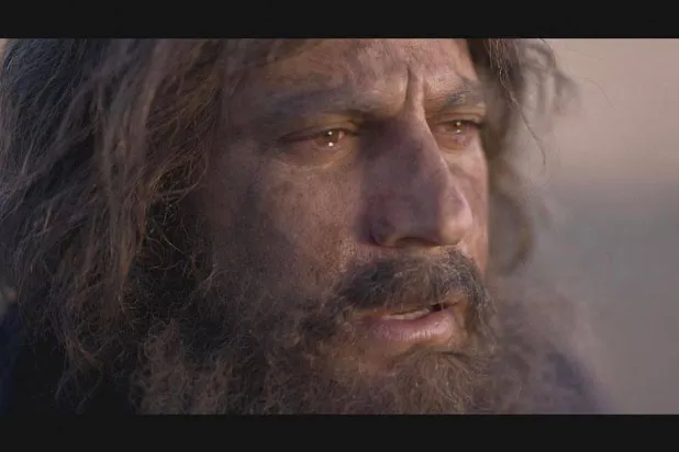 نيكولا معوّض بشخصية النبي إبراهيم في هوليوود (لقطة من الفيلم)