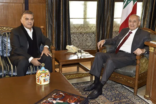 Lübnan Meclis Başkanı Nebih Berri (sağda) ve Lübnan Kamu Güvenliği eski Genel Müdürü Tümgeneral Abbas İbrahim. (Al Majalla)