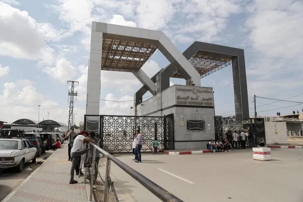 Gazze’deki çatışmalar artarken, Refah Sınır Kapısı kısmen açıldı