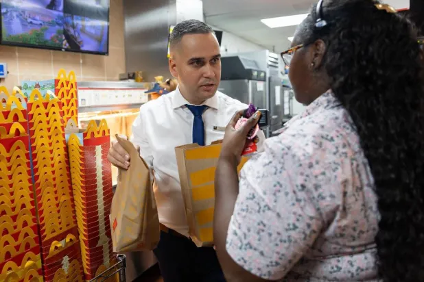 من البدايات الأليمة إلى الوصول الكبير (صحيفة في ميامي)