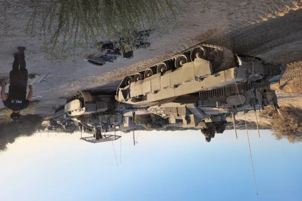 دبابات إسرائيلية خلال توغلها في قطاع غزة (نيويورك تايمز)