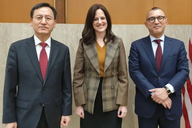 مسؤولو الأمن السيبراني في كوريا الجنوبية والولايات المتحدة واليابان خلال لقاء في واشنطن الأسبوع الماضي (إ.ب.أ)