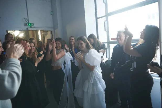 سيسيل بانسن في آخر العرض (سيسيل بانسن)