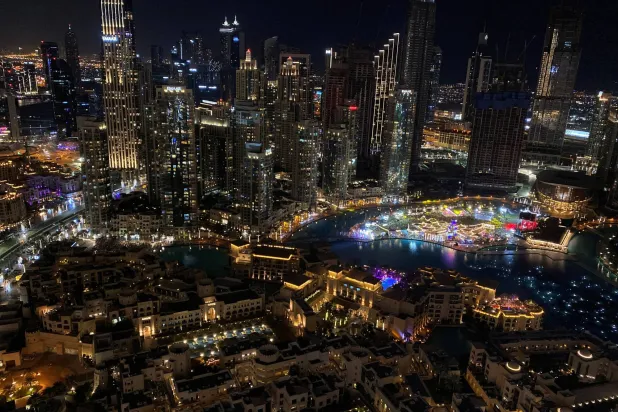 الشيخ حمدان بن محمد بن راشد آل مكتوم قال إن موازنة 2024 - 2026 تضع خريطة طريق مالية لتسريع طموحات دبي (رويترز) 