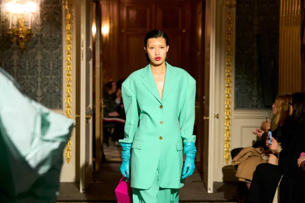 مزجت الألوان ببراعة رسام متمكن من أدواته (روكساندا)