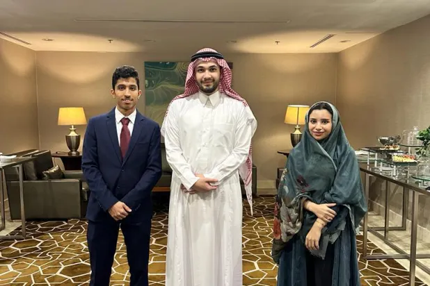 الطلاب الفائزون بمنحة «رودس تراست» الدراسية