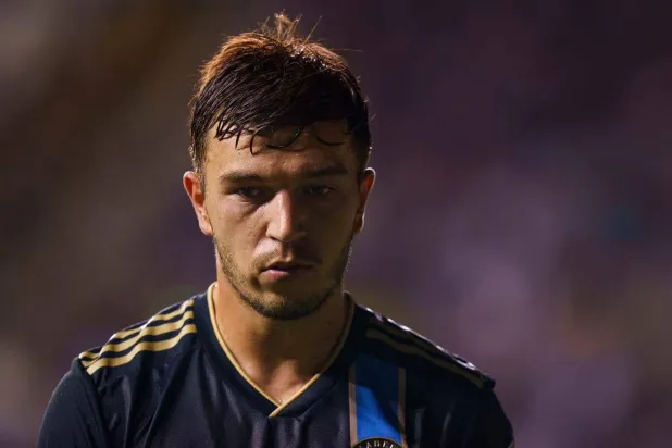 المدافع الألماني كاي فاغنر وجه إهانة عنصرية أدت إلى إيقافه ثلاث مباريات (غيتي)