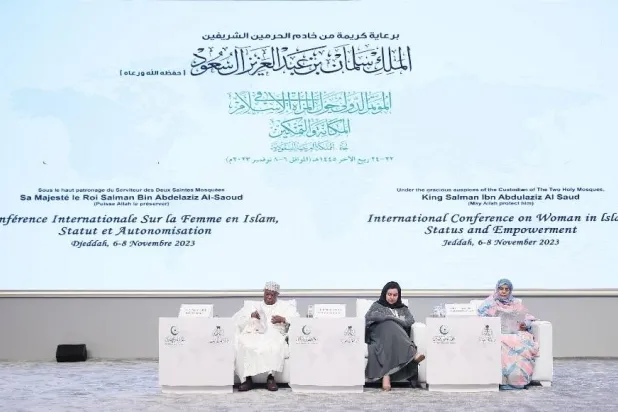 الجلسة الختامية لمؤتمر «المرأة في الإسلام» بمشاركة رئيس الوفد السعودي والأمين العام لمنظمة التعاون الإسلامي ورئيسة الوفد الموريتاني (وكالة يونا)