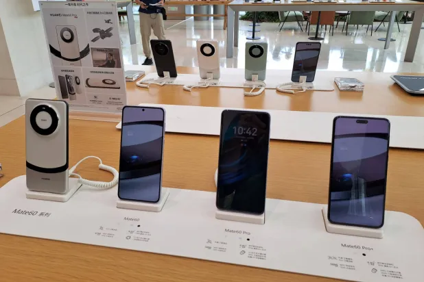 «هواوي» تحقق نمواً بـ24.4 % في شحنات الهواتف بالربع الثالث من 2023، متفوقة في السوق العالمية رغم التحديات الاقتصادية (أ.ف.ب)