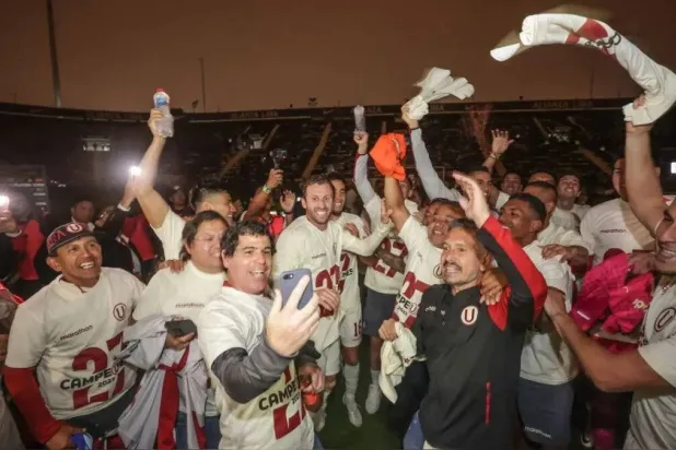 احتفالات الفريق البيروفي لم تكتمل بسبب انقطاع الكهرباء (منصة إكس)