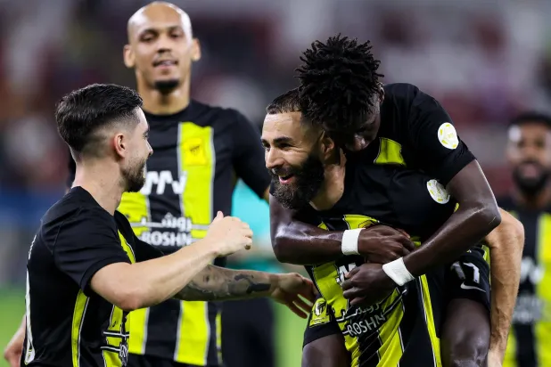 بنزيمة محتفلاً بأحد أهدافه في مرمى أبها (نادي الاتحاد)