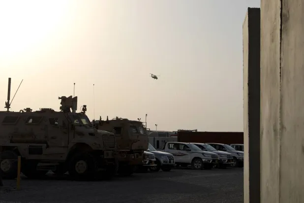 عربات تابعة للجيش الأميركي في قاعدة «حرير» قرب مطار أربيل (أرشيفية - الجيش الأميركي)