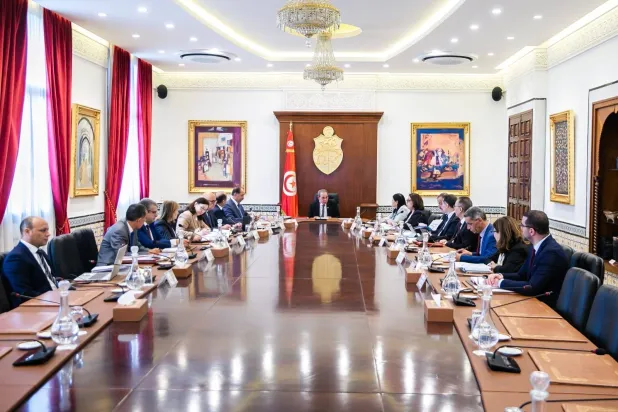 رئيس الحكومة التونسية في اجتماع وزاري مخصص لمتابعة المشاريع (رئاسة الحكومة)