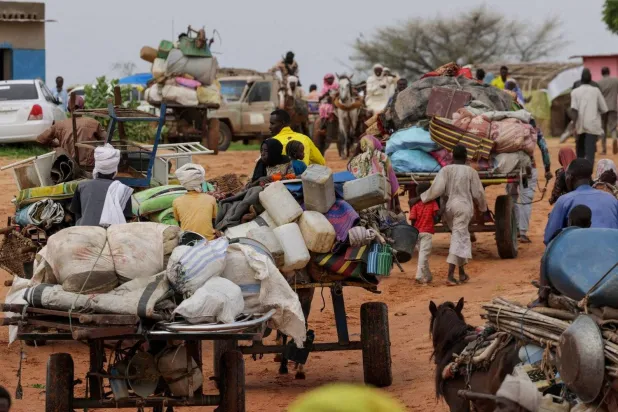 Sudanese refugees cross the border to Chad. (Reuters file photo)