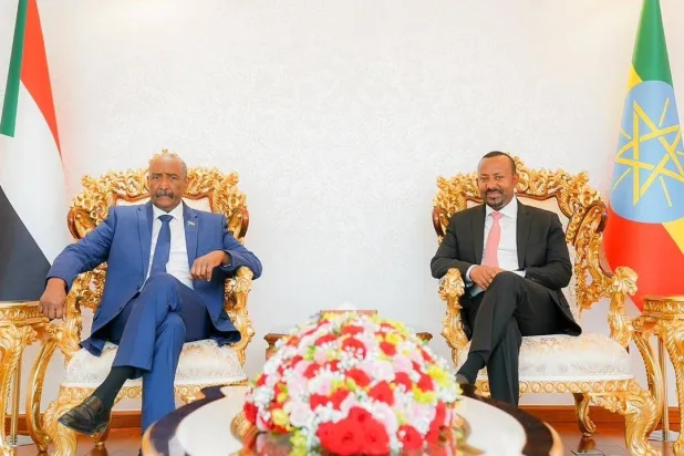  رئيس الوزراء الإثيوبي آبي أحمد ورئيس مجلس السيادة السوداني عبد الفتاح البرهان الأربعاء في أديس أبابا (الحكومة الإثيوبية)
