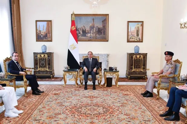 السيسي يبحث مع وزير القوات المسلحة الفرنسي وقف إطلاق النار في غزة (الرئاسة المصرية) 
