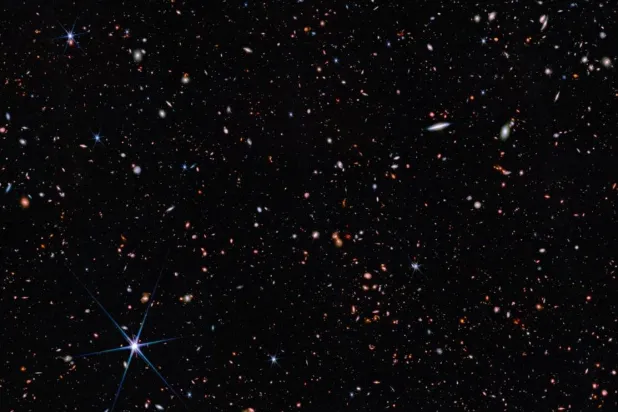 «سيرز 2112» مجرة بعيدة تشبه مجرتنا الأم (حساب جيمس ويب على إكس)