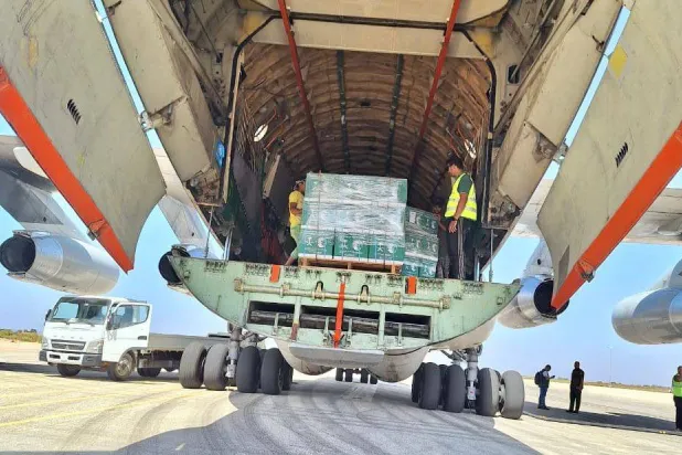 A Saudi relief plane arrives in Gaza carrying aid, including food and shelter supplies (SPA)