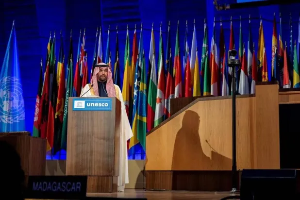 وزير الثقافة الأمير بدر بن عبد الله بن فرحان يلقي كلمة السعودية في مؤتمر «اليونيسكو» بباريس (واس)