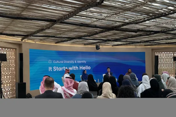 يعدّ المنتدى فرصة فريدة للالتقاء بالشباب والقادة وصناع القرار