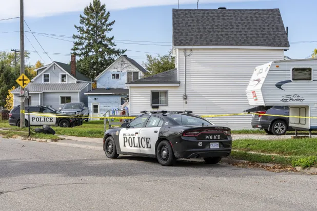 الشرطة الكندية في مسرح جريمة (أ.ب)