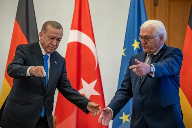 الرئيس الألماني فرانك فالتر شتاينماير خلال استقبال الرئيس التركي رجب طيب إردوغان في برلين (د.ب.أ)

