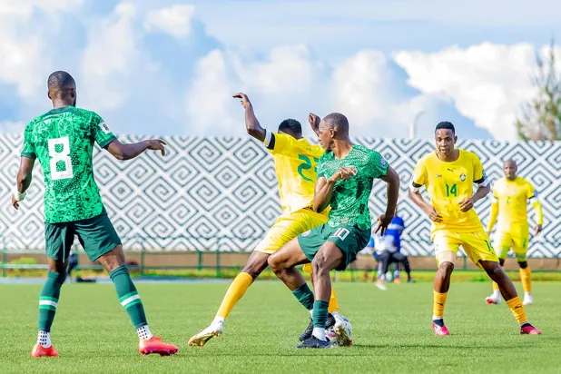 جانب من مباراة زيمبابوي ونيجيريا ضمن تصفيات أفريقيا لكأس العالم 2026 (الشرق الأوسط)
