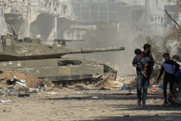 آلية عسكرية إسرائيلية في قطاع غزة (أ.ف.ب)