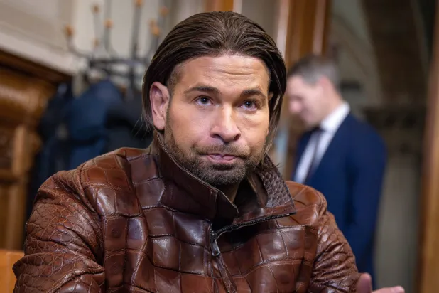 فيزه منع من دخول استاد الفريق بسبب ادعاءات عنصرية ضده (د.ب.أ)