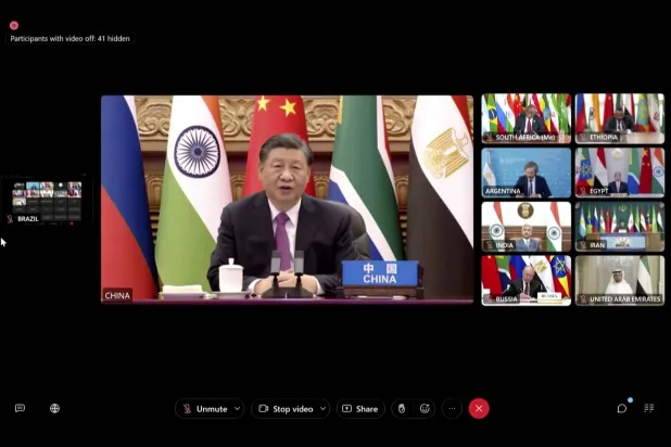 الرئيس الصيني شي جينبينغ في قمة «بريكس» الاستثنائية لبحث الصراع المستمر بين إسرائيل وحركة «حماس» الفلسطينية 21 نوفمبر 2023 (رويترز)