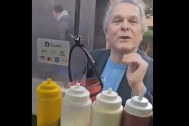 لقطة من الفيديو المتداول لستيوارت سيلدويتز على مواقع التواصل الاجتماعي