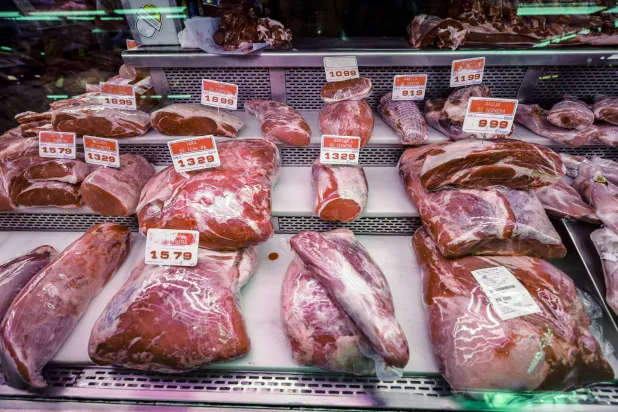 الدراسة قالت إن هناك مركباً موجوداً في اللحوم الحمراء قد يساعد الخلايا المناعية في الجسم على مقاومة السرطانات (إ.ب.أ)