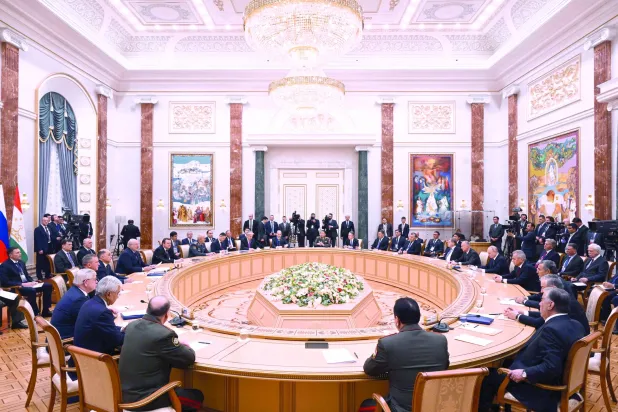 کل منسک میں سربراہی اجلاس کے دوران "اجتماعی سلامتی تنظیم" ممالک کے سربراہان (اے ایف پی)