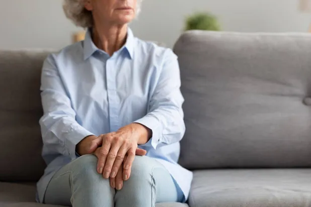 التوحد يؤثر في كيفية تعامل الشخص مع الآخرين (موقع آي ستوك)