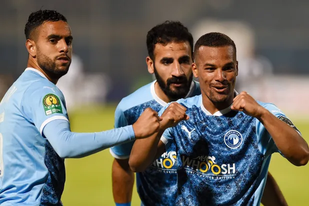 لاعبو بيراميدز يحتفلون بهدف الفوز أمام مازيمبي (نادي بيراميدز)