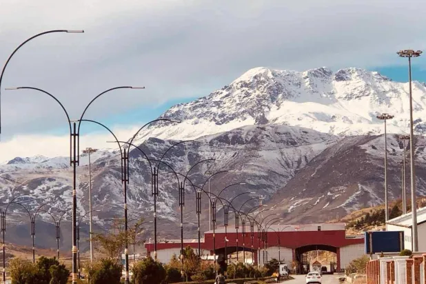 تساقطت الثلوج مع انخفاض درجات الحرارة (وكالة أنباء العالم العربي)