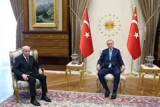 إردوغان أبدى توافقاً مع حليفه دولت بهشلي على فكرة تبادل الترشيح في بعض الولايات بالانتخابات المحلية (الرئاسة التركية)