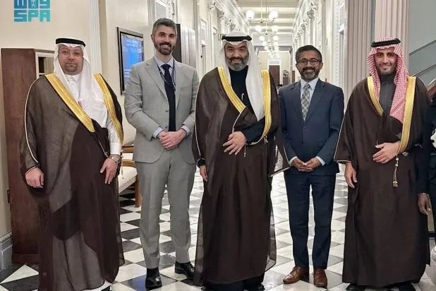 السواحہ واشنگٹن میں سعودی عرب کی جانب سے ڈیجیٹل معیشت، خلائی اور اختراعی نظام کی نمائندگی کرنے والے ایک وفد کی سربراہی کرتے ہوئے (واس)