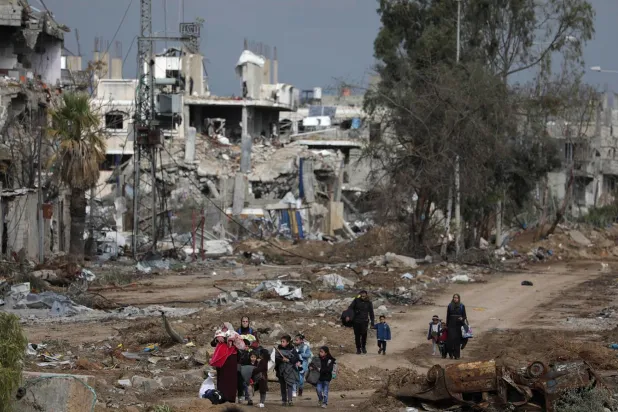Gazze’nin kuzeyinden göç dün Selahaddin Caddesi üzerinden devam etti. (EPA)