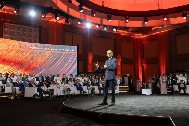 الرئيس التنفيذي لمؤسسة «هيفولوشن» الخيرية يفتتح «القمة العالمية لإطالة العمر الصحي» (الشرق الأوسط)