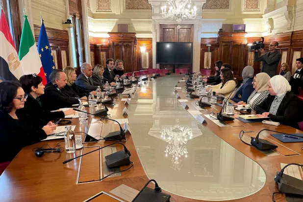 Mısır-İtalya, "teknik çalışanların eğitimi ve vasıflandırılması" için bir merkezin kurulmasını tatışıyor (Mısır Bakanlar Konseyi)