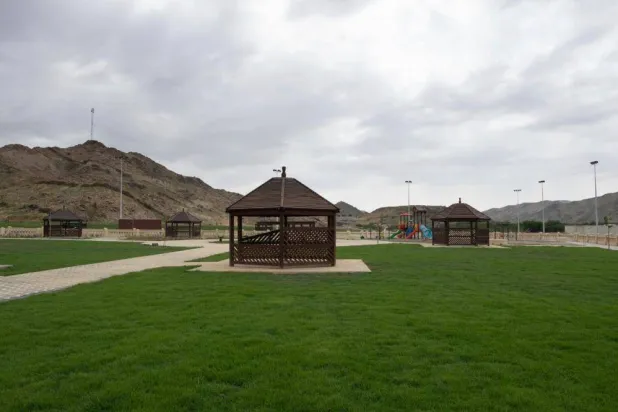 فضای سبز غمیقه اوقات خوش و دلپذیری برای بازدید کنندگان فراهم می کند (الشرق الاوسط)