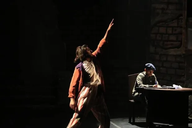 المسرحية السعودية تؤكد أنّ حب الأرض لا يتطلّب ثراء (مهرجان شرم الشيخ للمسرح الشبابي)